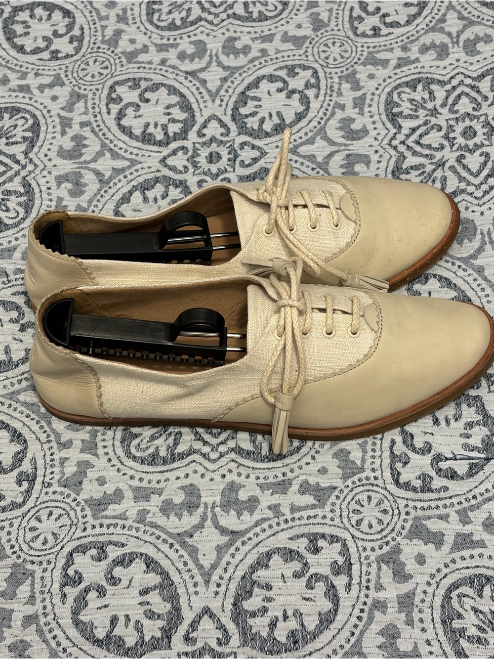 UGG Women's Nolita Oxford flats in the color Water Lily 8.5 - Picture 3 of 10
